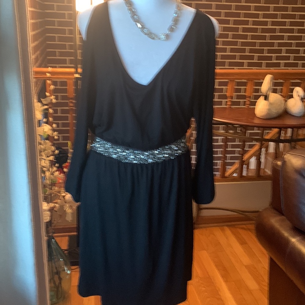 5/$30 Guess Long Sleeve Cold Shoulder Cinched Waist with Embellishments EUC M - Picture 4 of 16